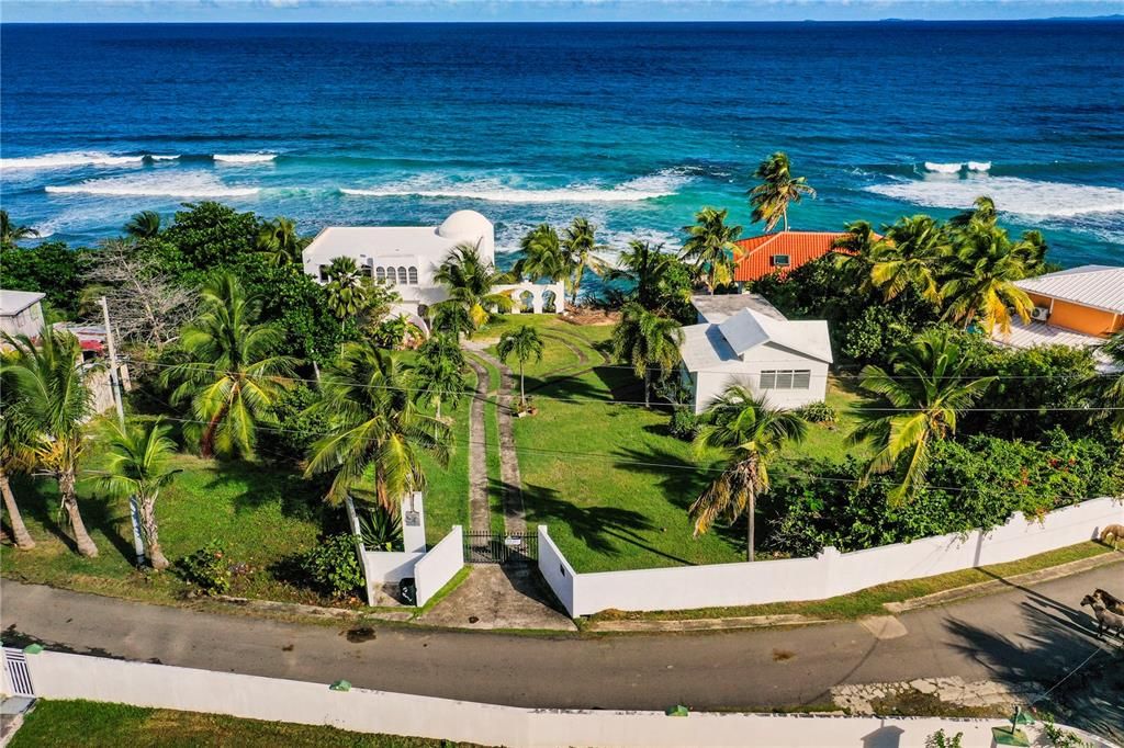 For Sale: $1,599,000 (4 beds, 4 baths, 3400 Square Feet)