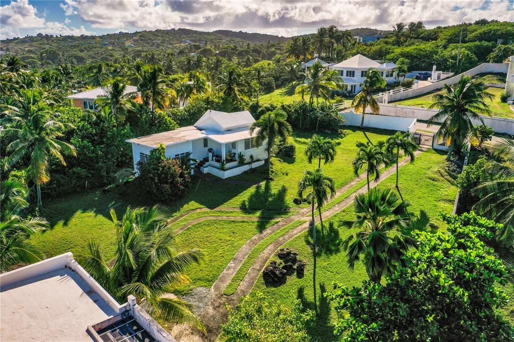 For Sale: $1,599,000 (4 beds, 4 baths, 3400 Square Feet)