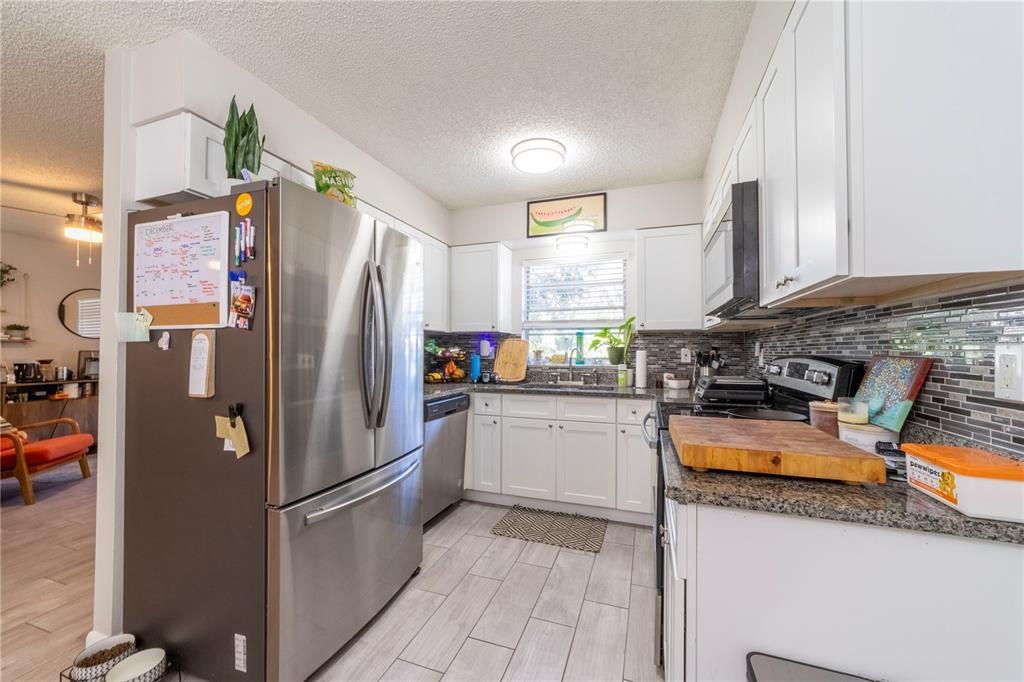 For Sale: $259,000 (2 beds, 1 baths, 1025 Square Feet)