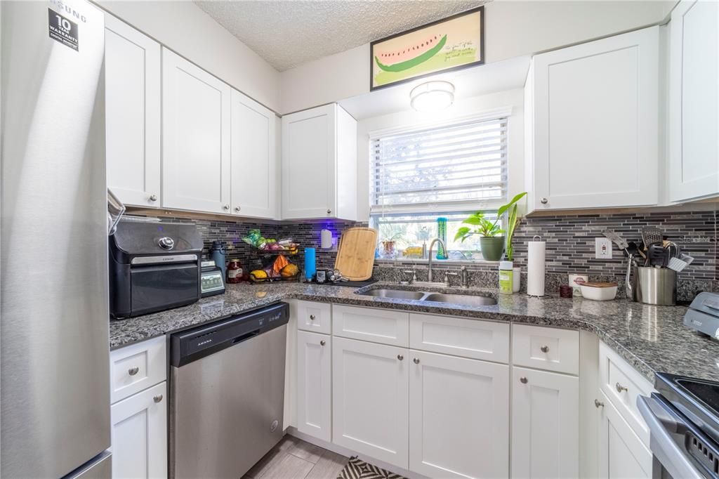 For Sale: $259,000 (2 beds, 1 baths, 1025 Square Feet)