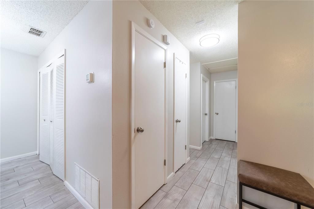 For Sale: $259,000 (2 beds, 1 baths, 1025 Square Feet)