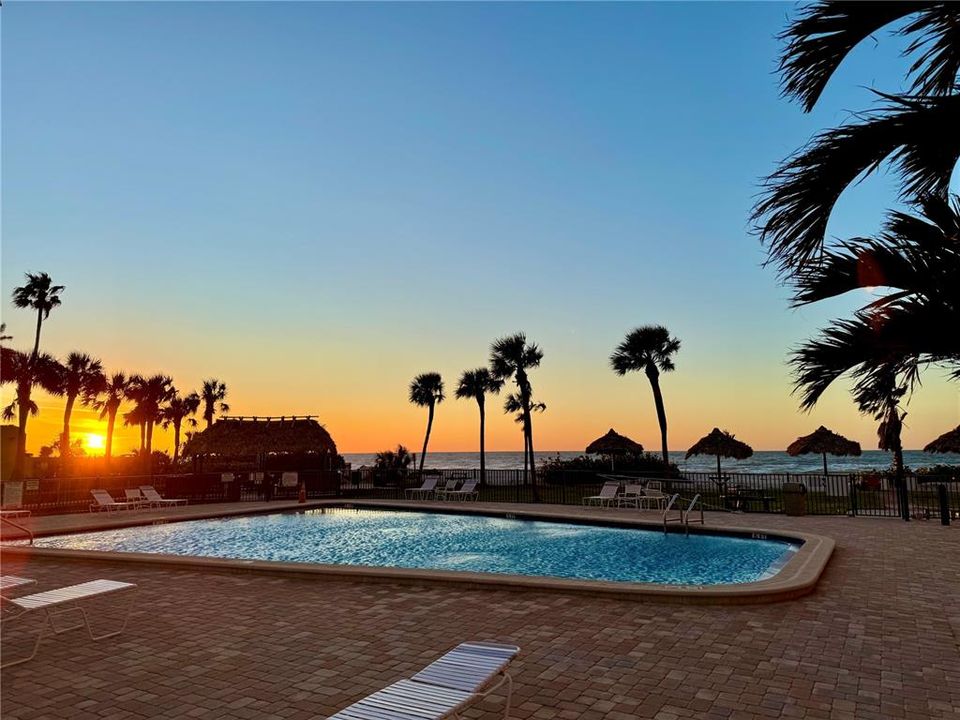 Balcony Views of both Gulf Beach AND the Intracoastal waterway