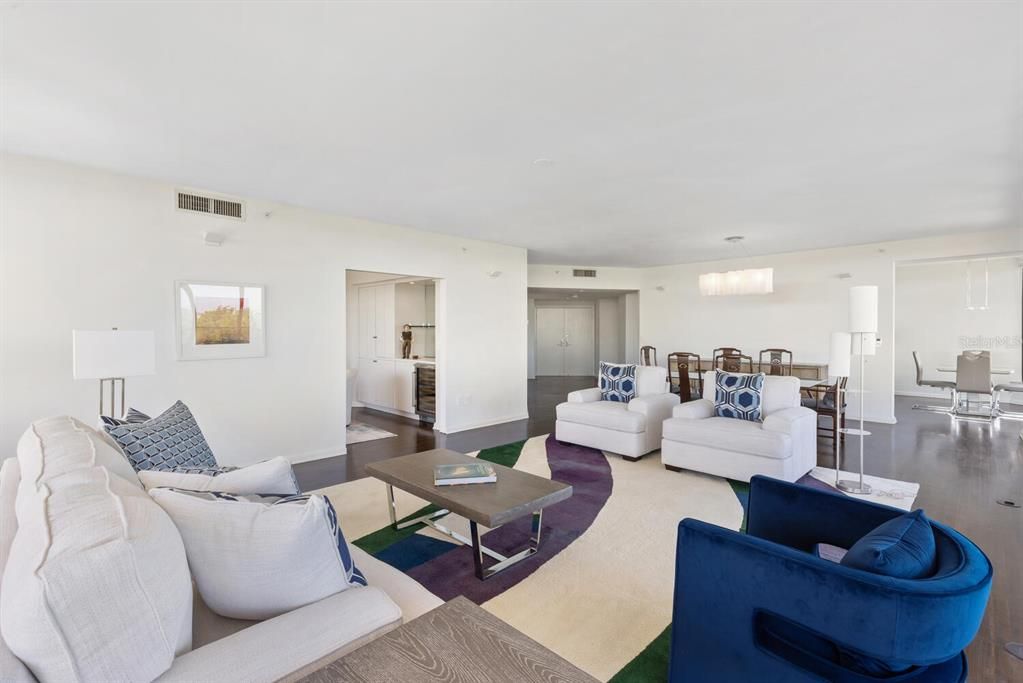 For Sale: $1,975,000 (3 beds, 2 baths, 2375 Square Feet)