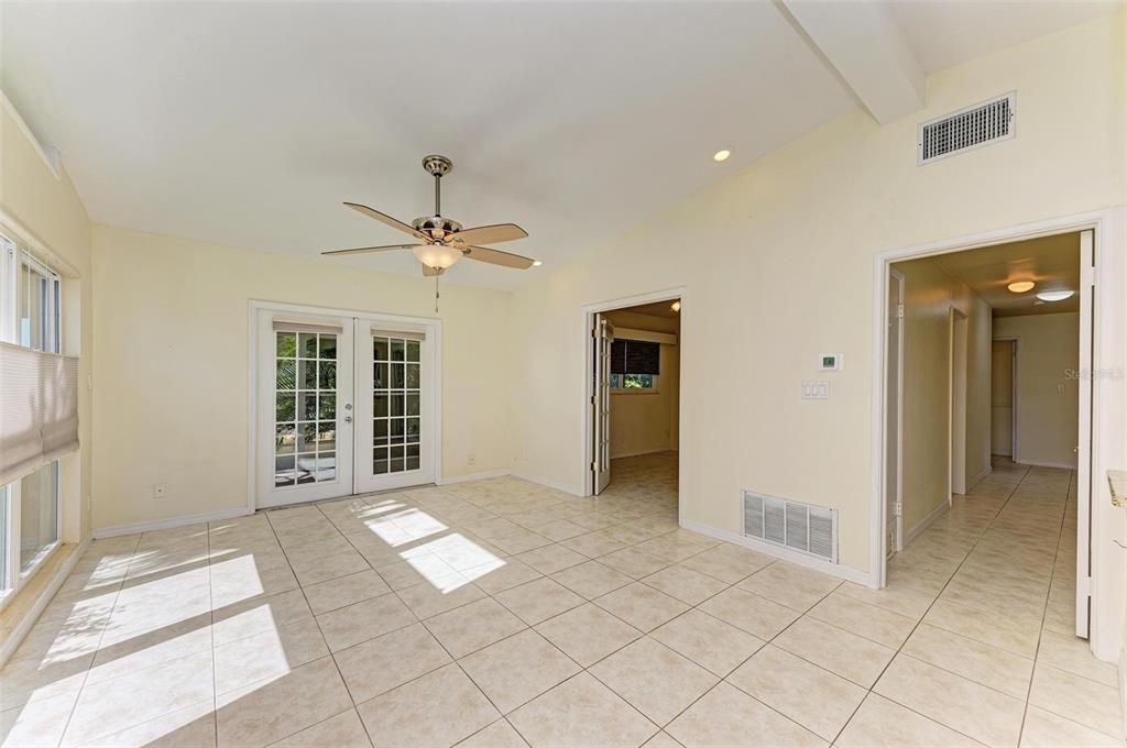 For Sale: $429,500 (4 beds, 2 baths, 1410 Square Feet)