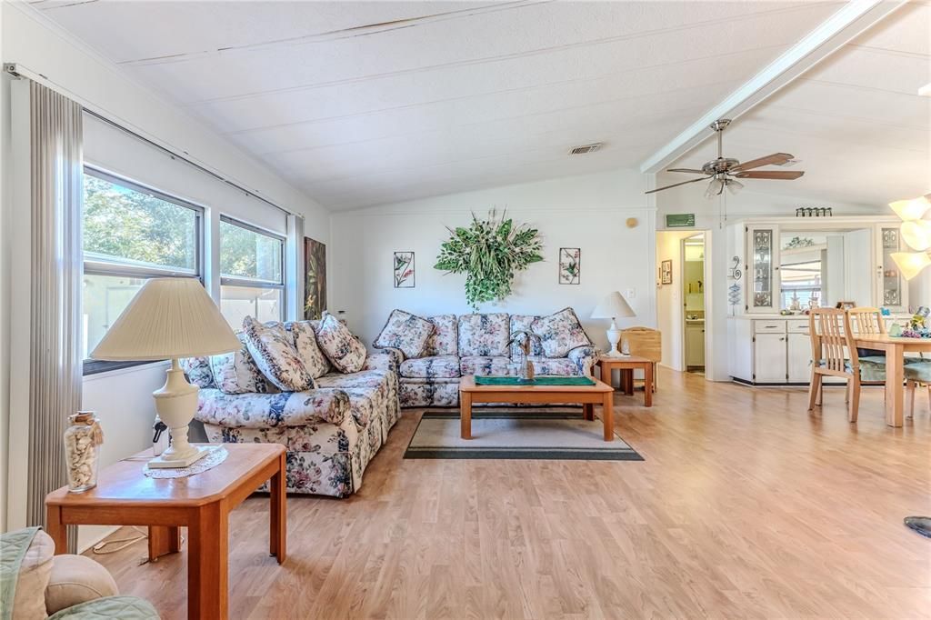 Large living room to enjoy the Florida life!