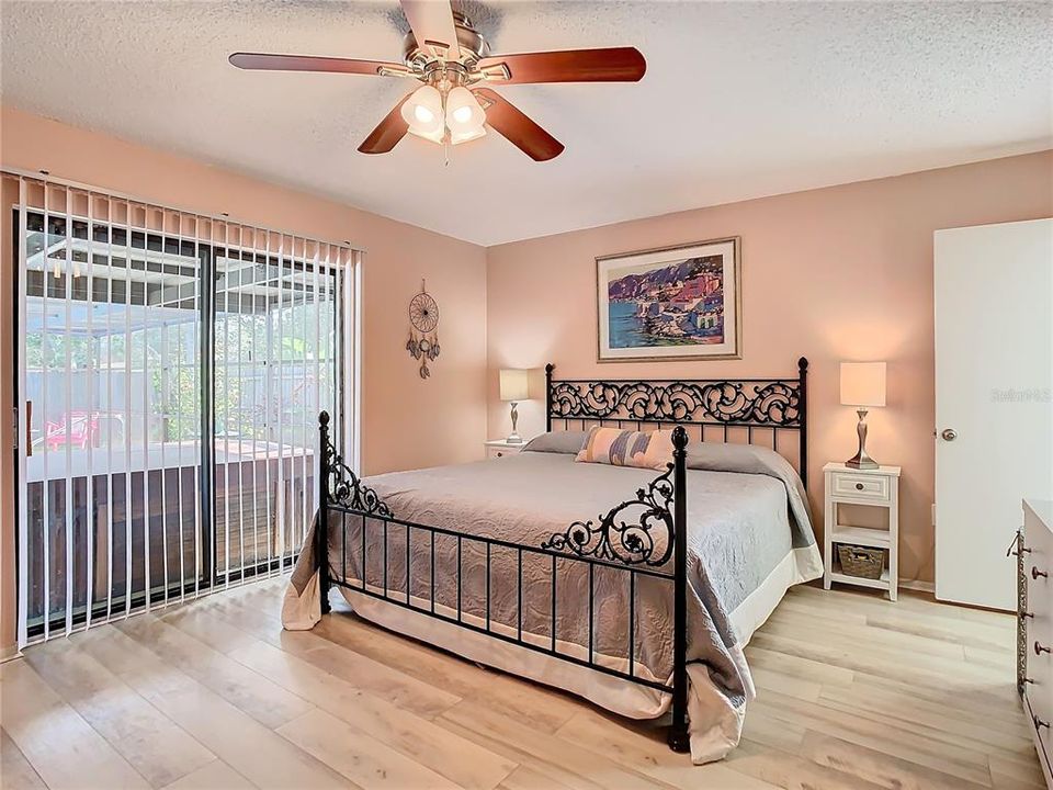 Active With Contract: $284,900 (2 beds, 2 baths, 1240 Square Feet)