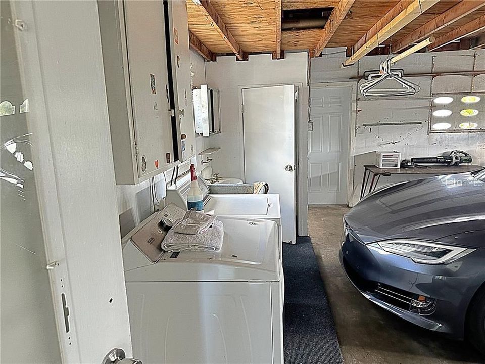 Washer & dryer in the garage