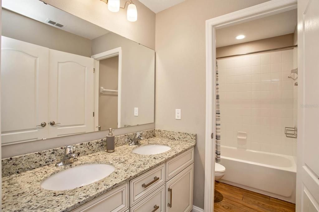 Upstairs bathroom w/ tub