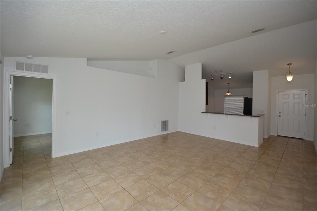 For Rent: $2,000 (3 beds, 2 baths, 1324 Square Feet)