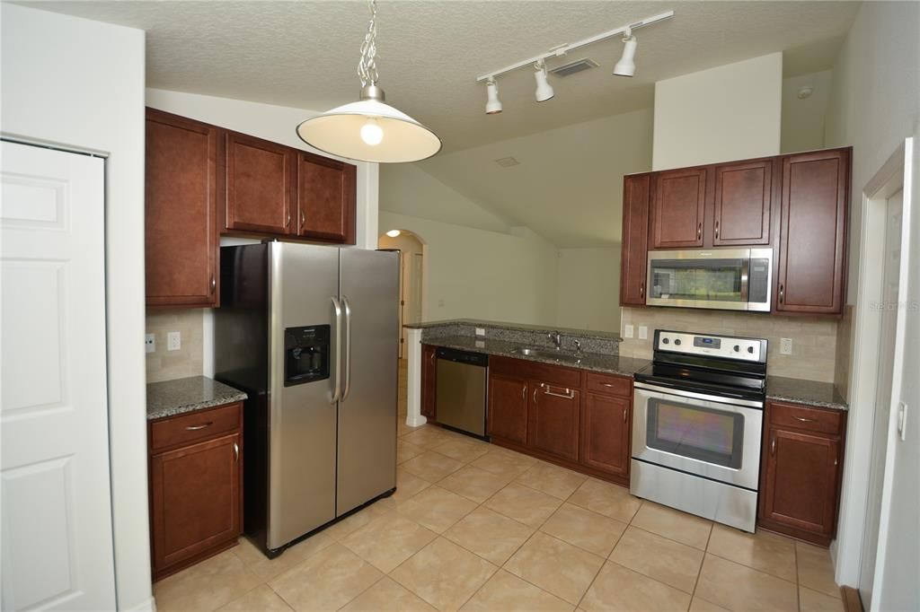 For Rent: $2,000 (3 beds, 2 baths, 1324 Square Feet)