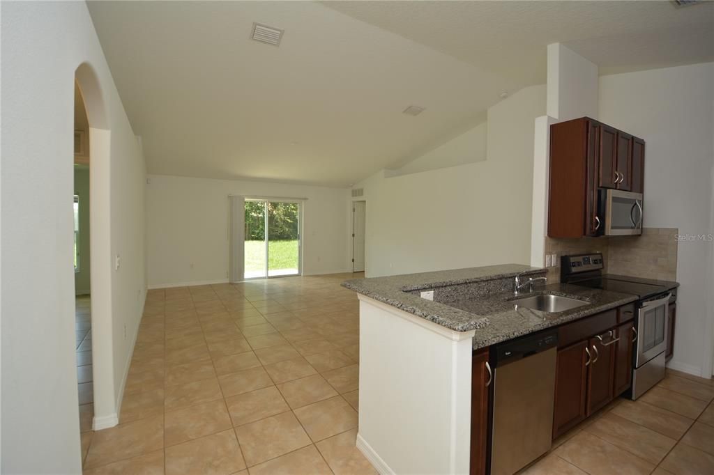 For Rent: $2,000 (3 beds, 2 baths, 1324 Square Feet)