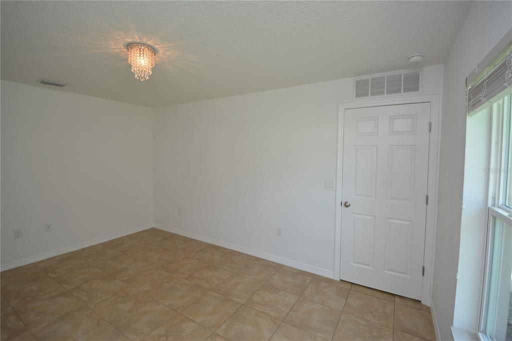 For Rent: $2,000 (3 beds, 2 baths, 1324 Square Feet)