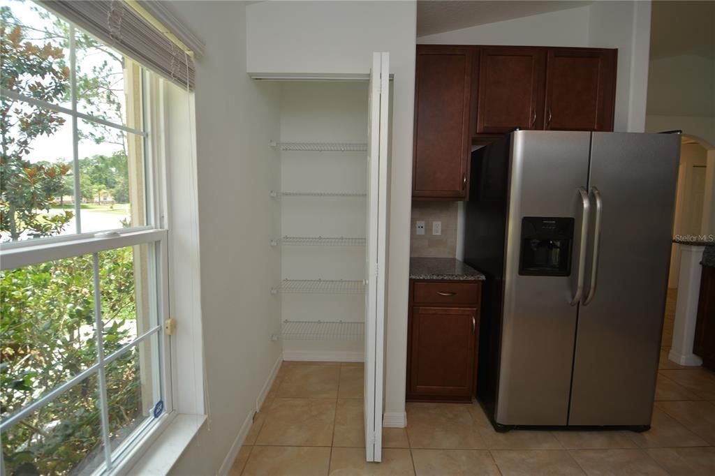 For Rent: $2,000 (3 beds, 2 baths, 1324 Square Feet)