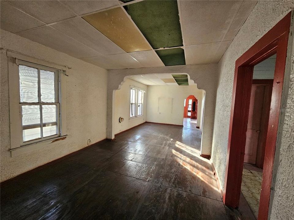 Living room with high ceiling exposed