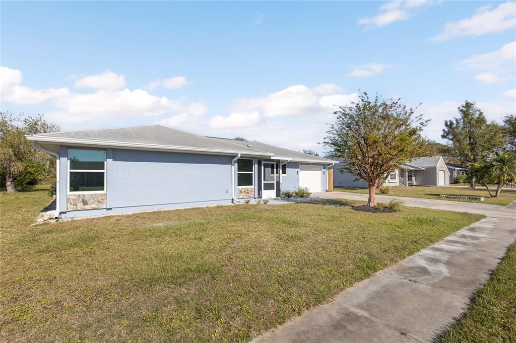 For Sale: $327,500 (3 beds, 2 baths, 1262 Square Feet)