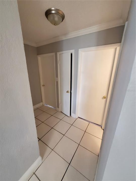 Active With Contract: $1,395 (2 beds, 1 baths, 1020 Square Feet)