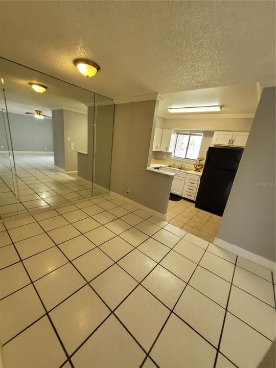 Active With Contract: $1,395 (2 beds, 1 baths, 1020 Square Feet)