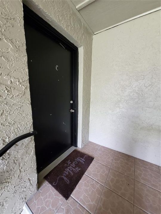 Active With Contract: $1,395 (2 beds, 1 baths, 1020 Square Feet)