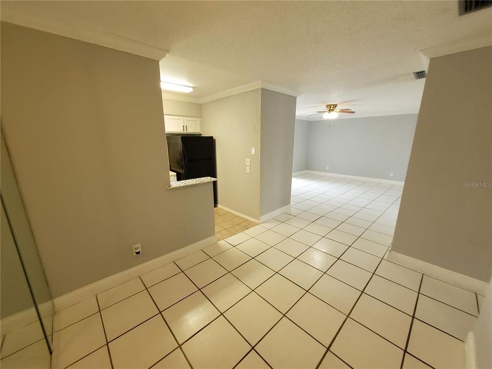 Active With Contract: $1,395 (2 beds, 1 baths, 1020 Square Feet)