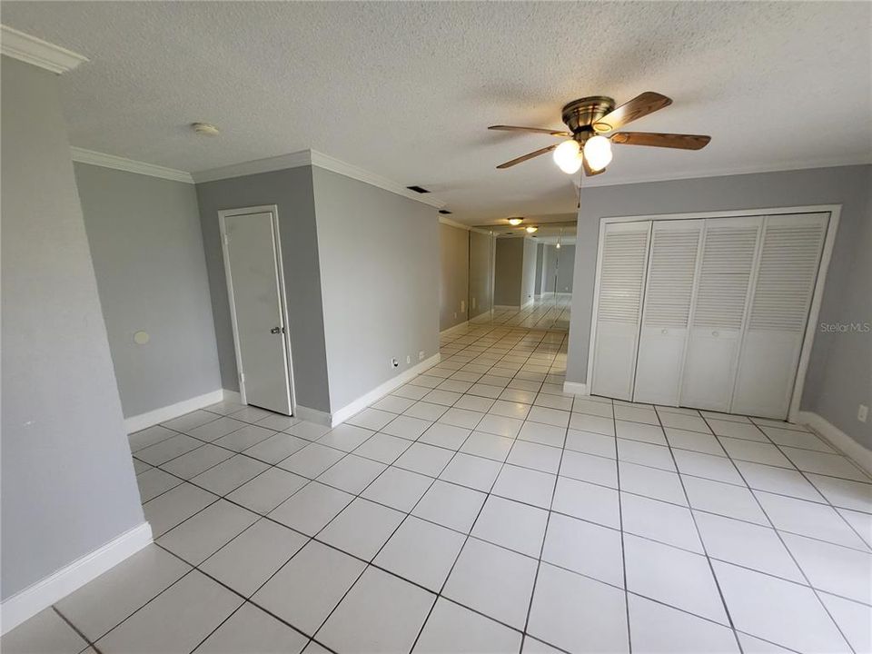 Active With Contract: $1,395 (2 beds, 1 baths, 1020 Square Feet)