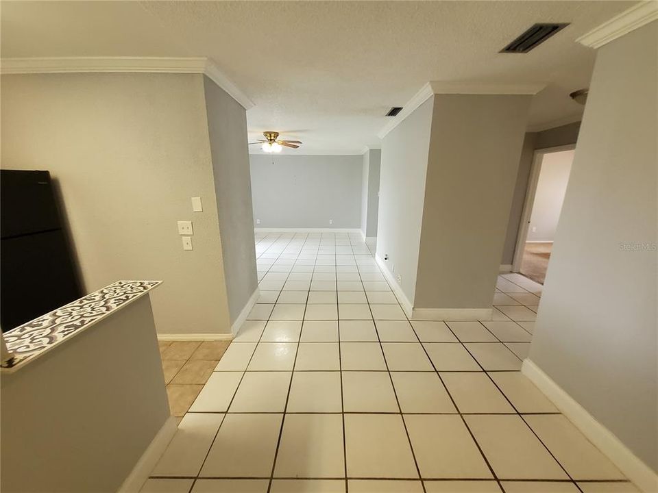 Active With Contract: $1,395 (2 beds, 1 baths, 1020 Square Feet)