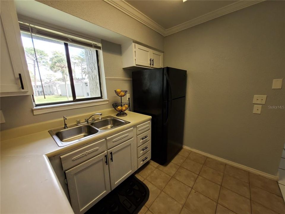 Active With Contract: $1,395 (2 beds, 1 baths, 1020 Square Feet)