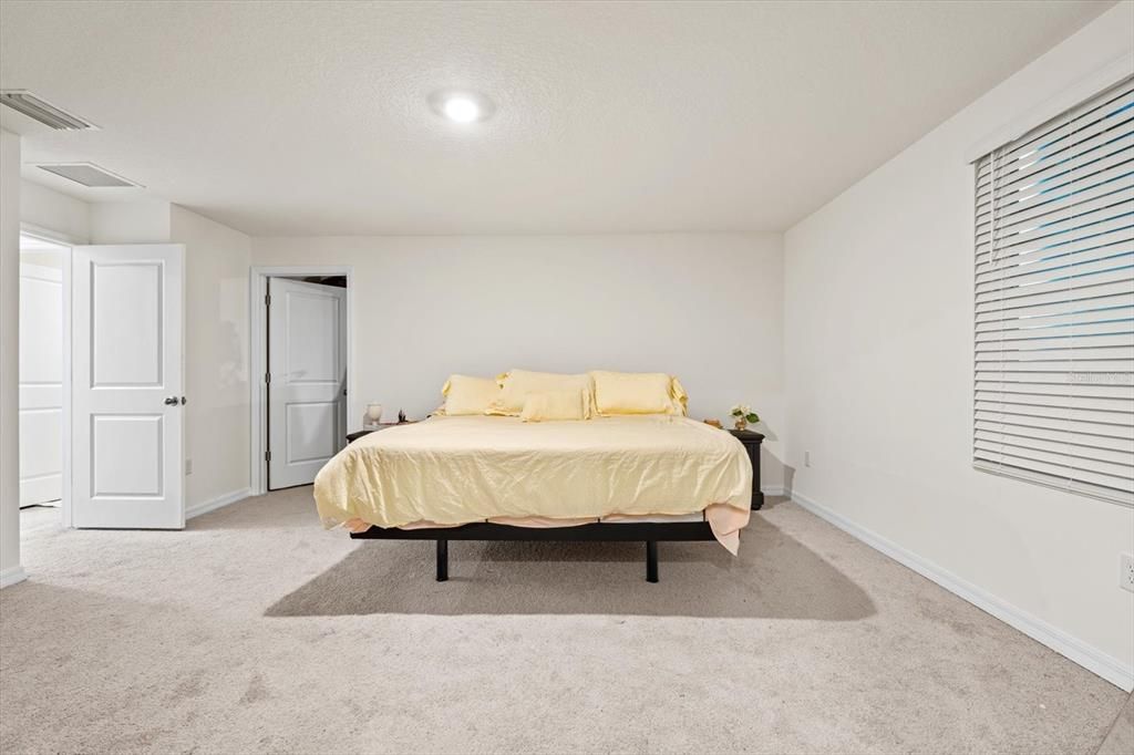 For Rent: $2,750 (3 beds, 2 baths, 1961 Square Feet)