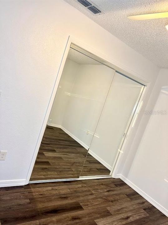 guest bedroom, with closet