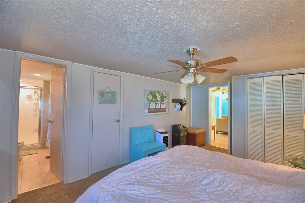 For Sale: $299,900 (3 beds, 2 baths, 1632 Square Feet)