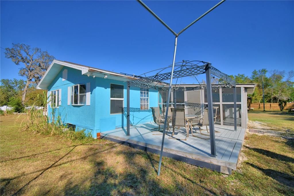 For Sale: $299,900 (3 beds, 2 baths, 1632 Square Feet)