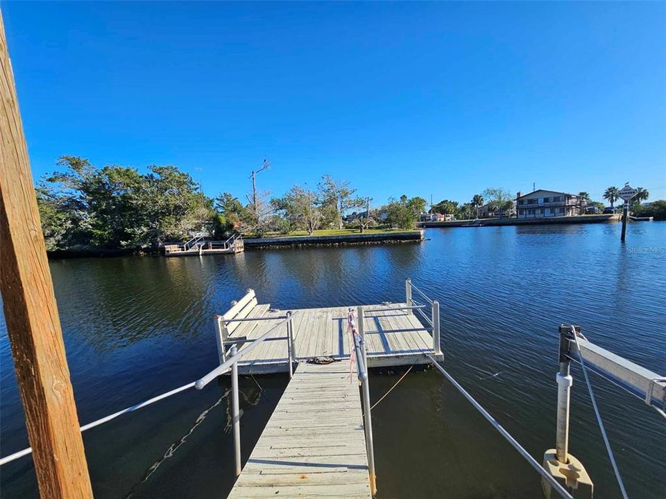 What an inviting dock!