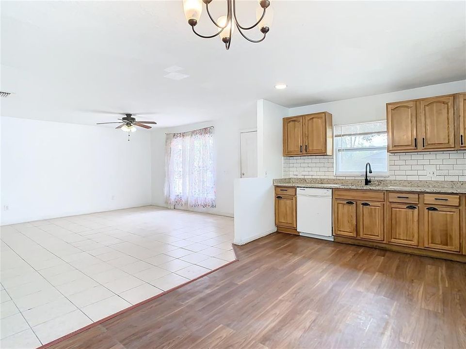 For Sale: $309,900 (3 beds, 2 baths, 1200 Square Feet)