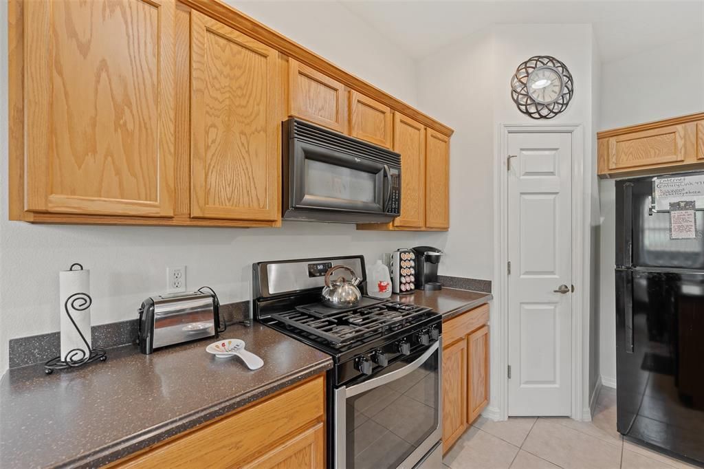 For Sale: $339,900 (3 beds, 2 baths, 1686 Square Feet)