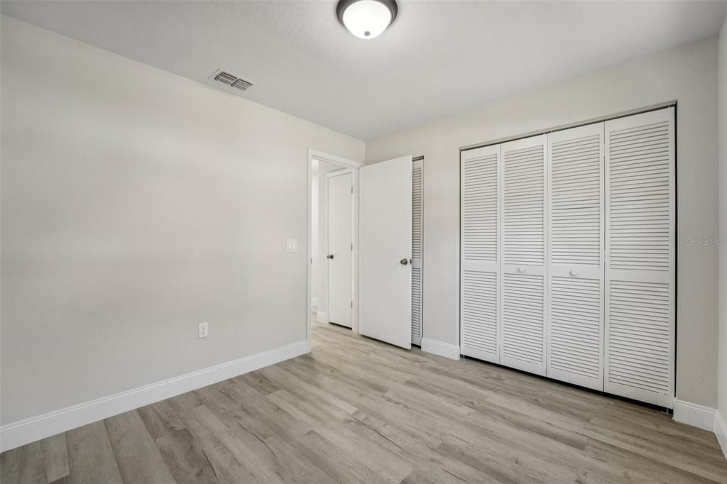 For Sale: $249,900 (2 beds, 2 baths, 990 Square Feet)