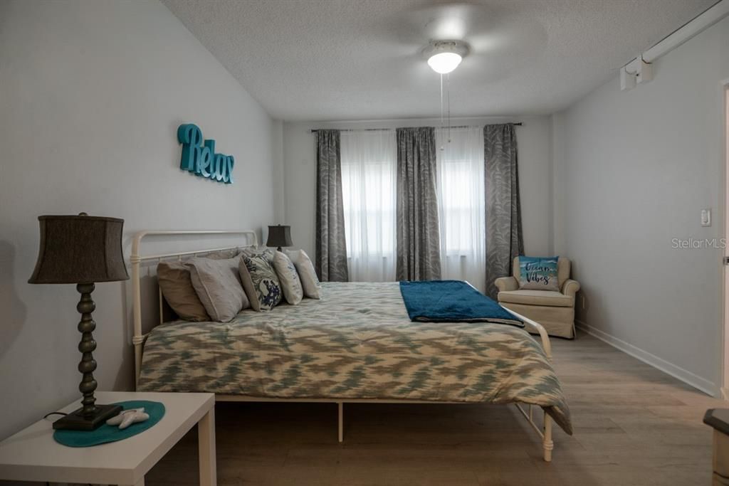 En Venta: $440,000 (3 camas, 3 baños, 1351 Pies cuadrados)