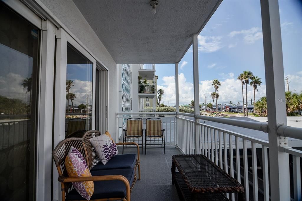 En Venta: $440,000 (3 camas, 3 baños, 1351 Pies cuadrados)