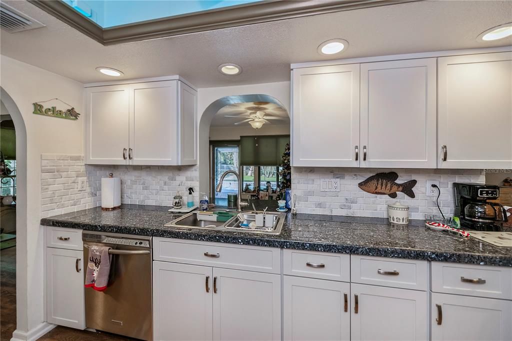 plenty of fine granite counter space