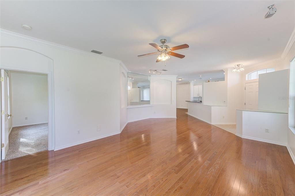 For Sale: $412,500 (2 beds, 2 baths, 1484 Square Feet)