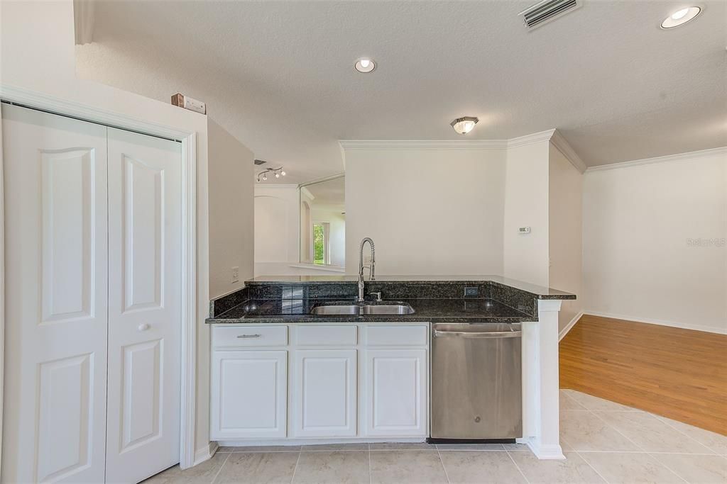 For Sale: $412,500 (2 beds, 2 baths, 1484 Square Feet)