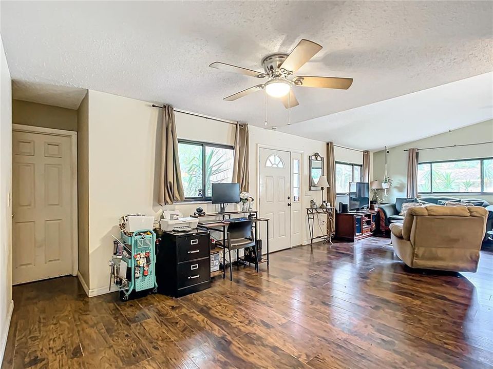 For Sale: $289,000 (2 beds, 2 baths, 1430 Square Feet)