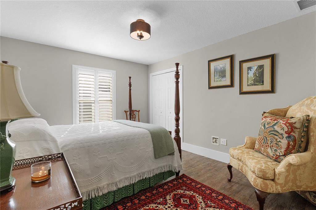 2ND BEDROOM WITH DOUBLE DOOR CLOSET AND PLANTATION SHUTTERS.