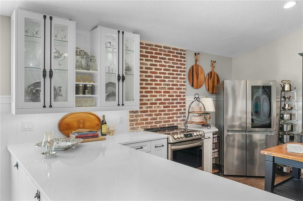 LOVELY VINTAGE BRICK BACKSPLASH, UNDER CABINET LIGHTING - NEWER APPLIANCES!