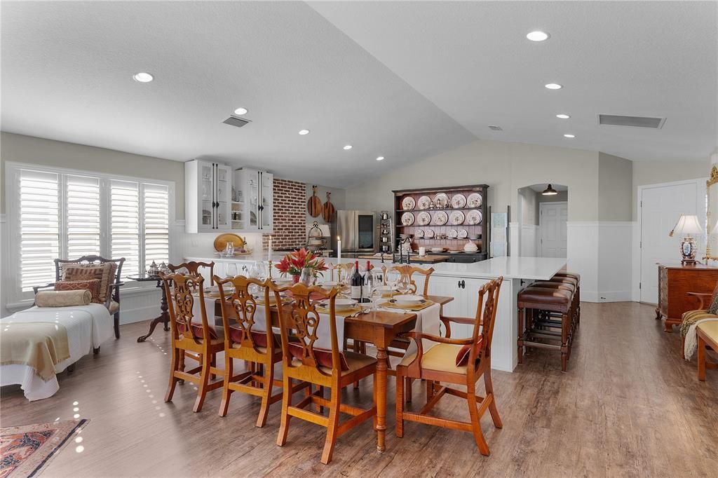 A GENEROUS DINING ROOM SPACE.