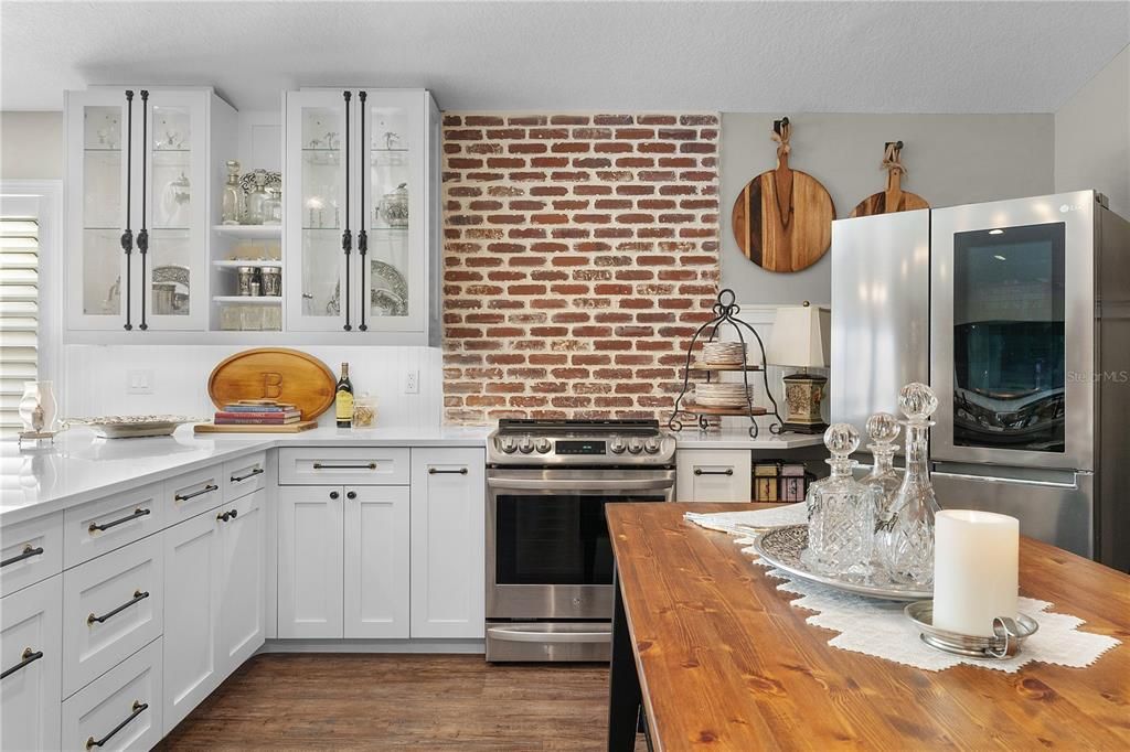 WHITE MAPLE CABINETRY WITH MATTE BLACK HARDWARE.