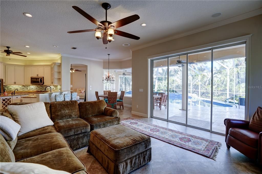 Family room with pool & lanai view