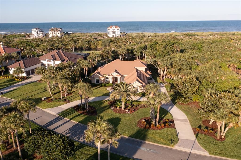 Welcome Home! Listen to the soothing sound of the ocean in your back yard