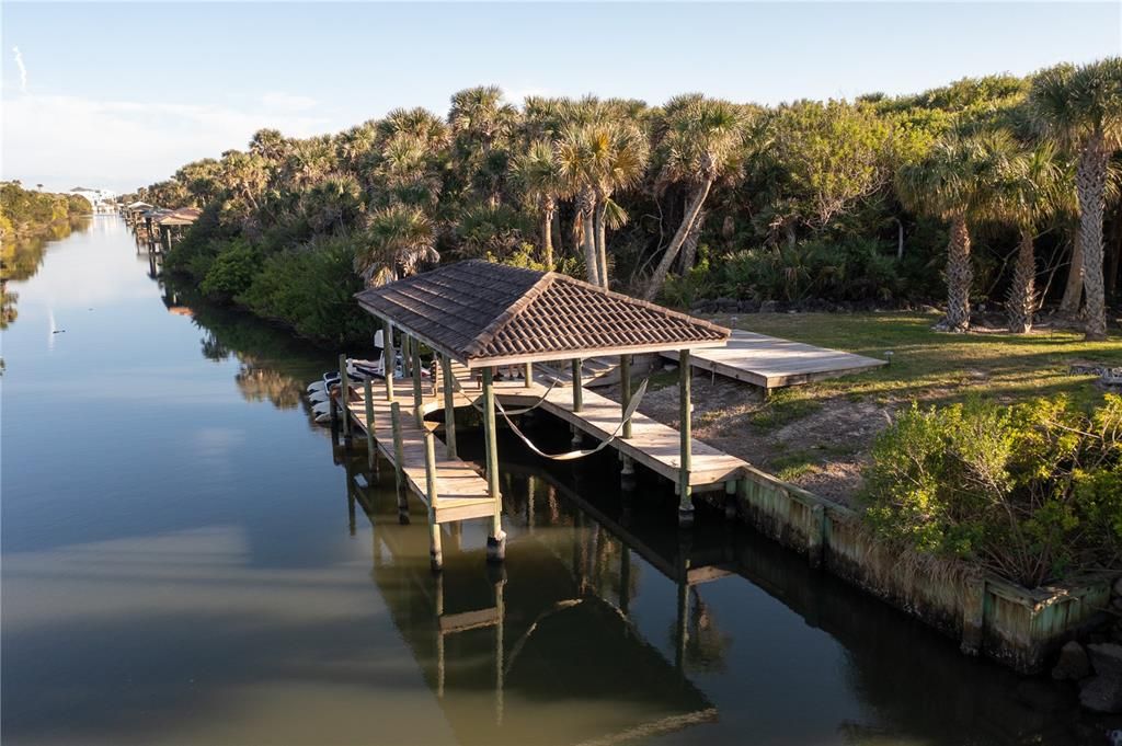 The Intracoastal Waterway is minutes away to the north or south