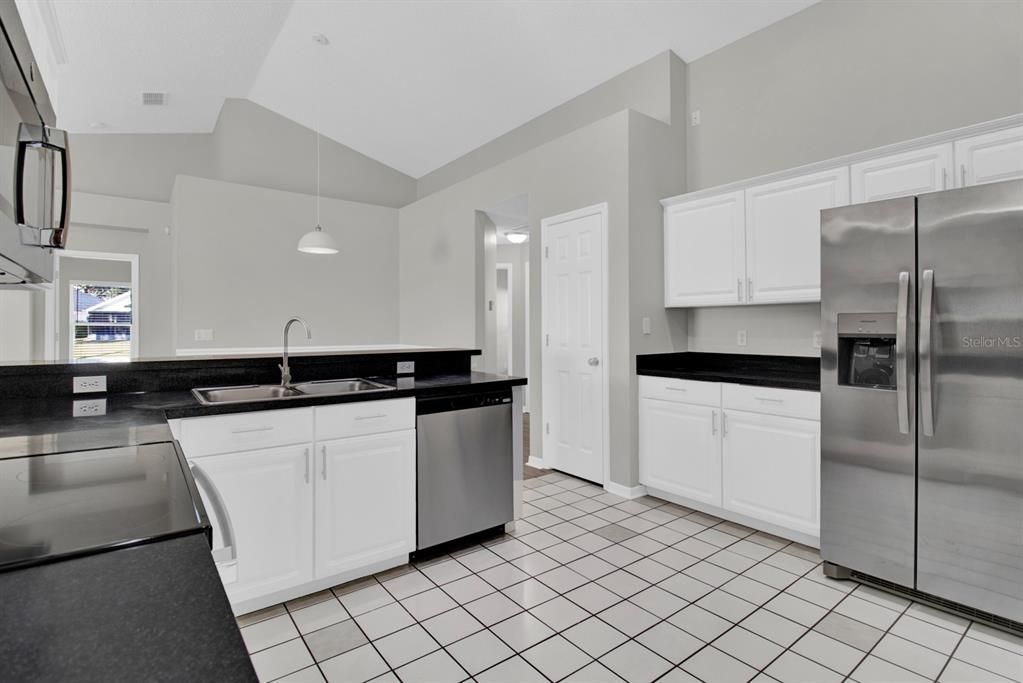 For Sale: $499,900 (3 beds, 2 baths, 1713 Square Feet)