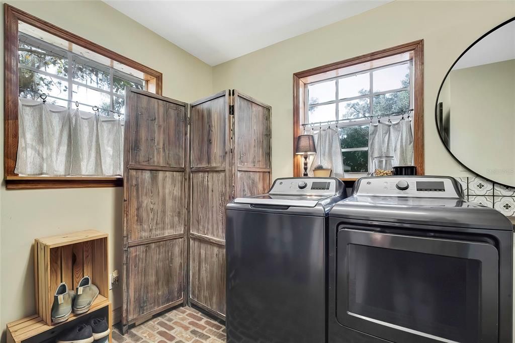 For Sale: $779,000 (4 beds, 2 baths, 2748 Square Feet)