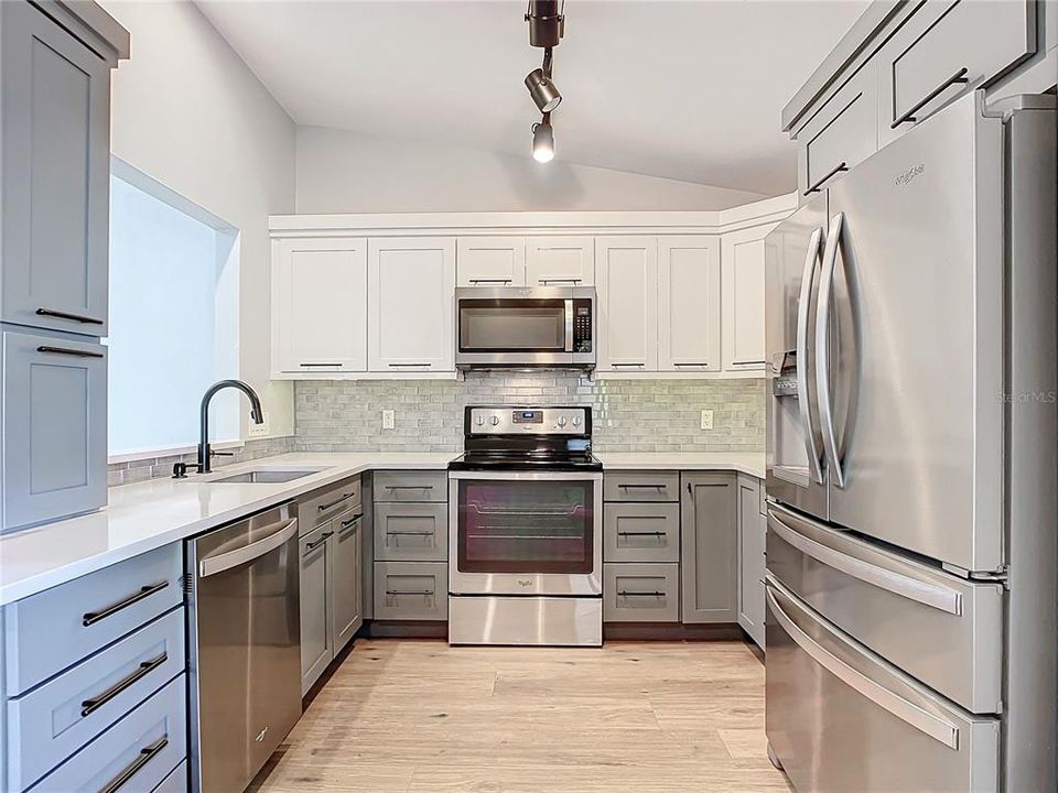 For Sale: $289,000 (2 beds, 2 baths, 1358 Square Feet)